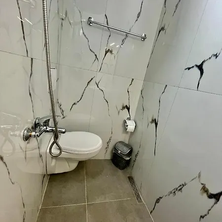 Private Entry And Bathroom Tirana