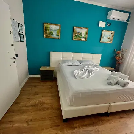 Private Entry And Bathroom 3*