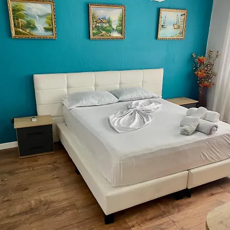 Private Entry And Bathroom Guest house