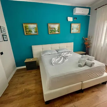 Private Entry And Bathroom Tirana