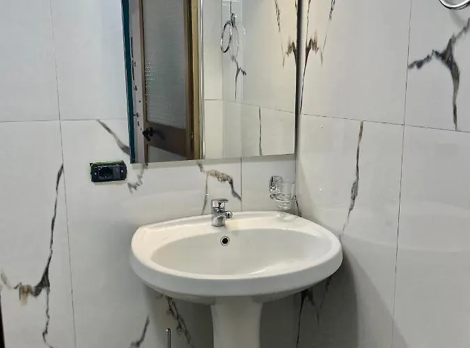 招待所 Private Entry And Bathroom 地拉那